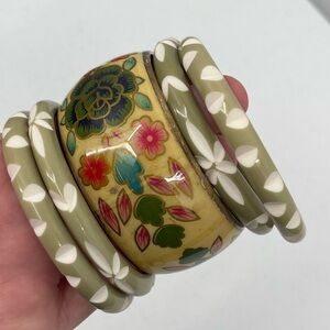 Fantasia NWT vintage style boho floral hippie bangle set